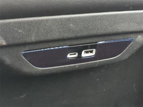 Certified 2024 Chrysler Pacifica Limited image 18