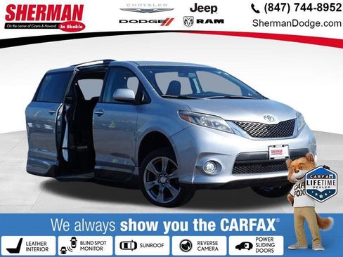 Used 2017 Toyota Sienna SE w/ SE Preferred Package image 1