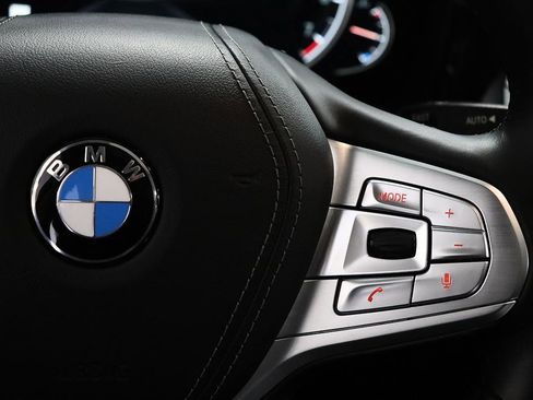 Used 2017 BMW 750i 750i image 41