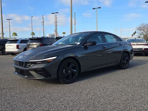New 2026 Hyundai Elantra SEL Sport FWD image 2