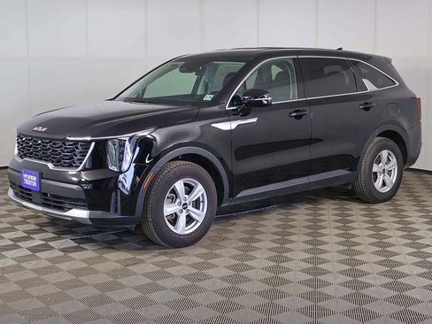 Used 2025 Kia Sorento LX FWD image 6