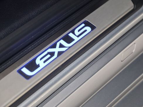 Used 2024 Lexus ES 300h F Sport image 14