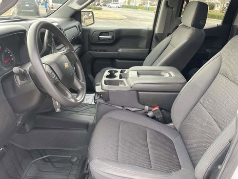 Used 2019 Chevrolet Silverado 1500 Custom w/ Custom Value Package image 4