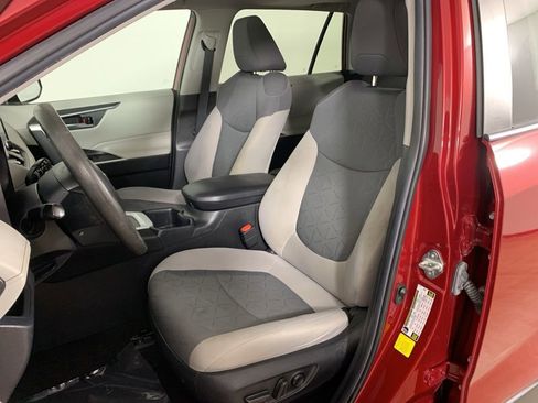 Used 2023 Toyota RAV4 XLE w/ Convenience Package FWD image 28