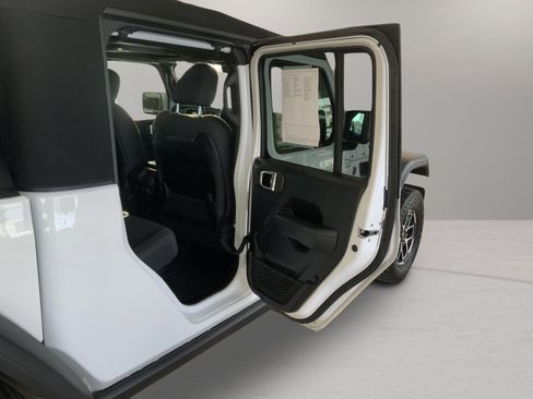 Used 2024 Jeep Gladiator Rubicon w/ Technology Group image 19