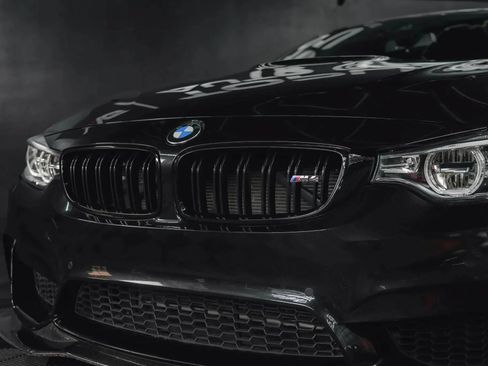 Used 2016 BMW M4 Convertible RWD image 2