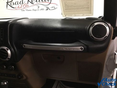Used 2016 Jeep Wrangler Sahara AWD/4WD image 31