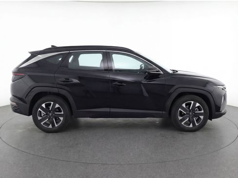 Used 2025 Nissan Kicks SV image 11