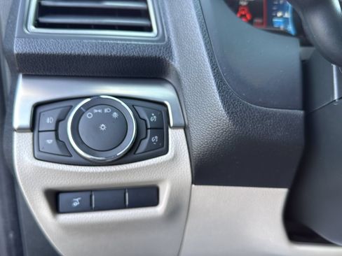 Used 2018 Ford Explorer XLT w/ Equipment Group 202A FWD image 17