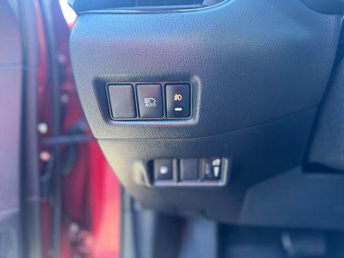 Used 2018 Toyota C-HR XLE image 16