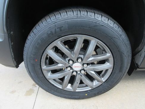 Certified 2019 GMC Acadia SLT AWD/4WD image 9