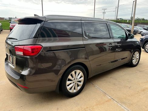 Used 2016 Kia Sedona EX FWD image 5