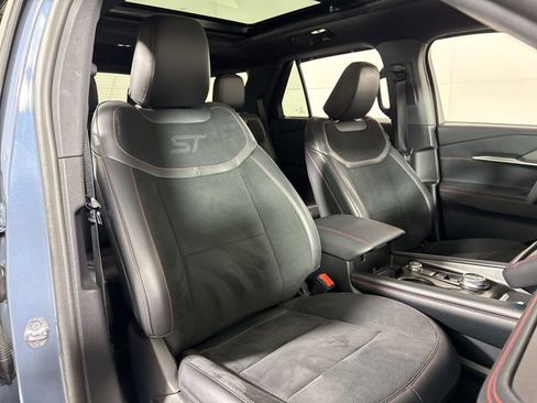Used 2025 Ford Explorer ST image 13