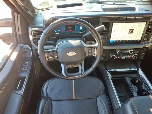 Used 2024 Ford F250 Platinum image 11