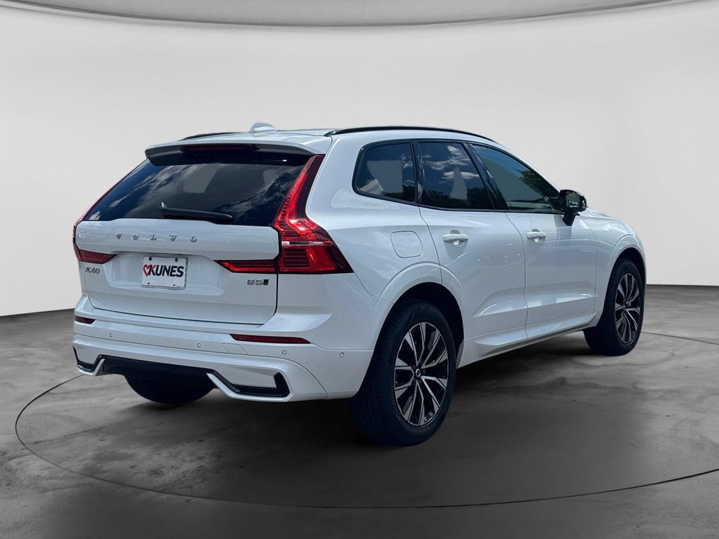 Used 2025 Volvo XC60 B5 Plus AWD/4WD image 7