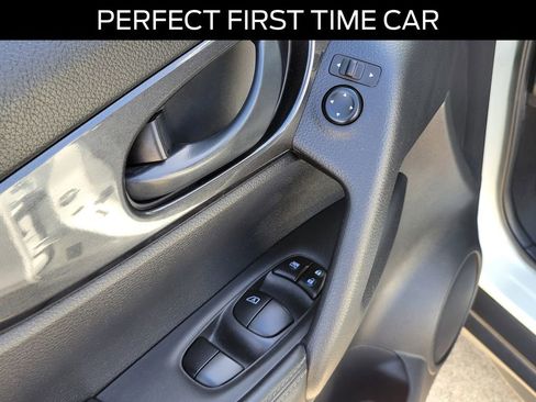 Used 2020 Nissan Rogue S image 18