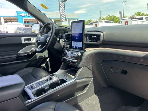 Used 2023 Ford Explorer Platinum w/ Technology Package AWD/4WD image 36