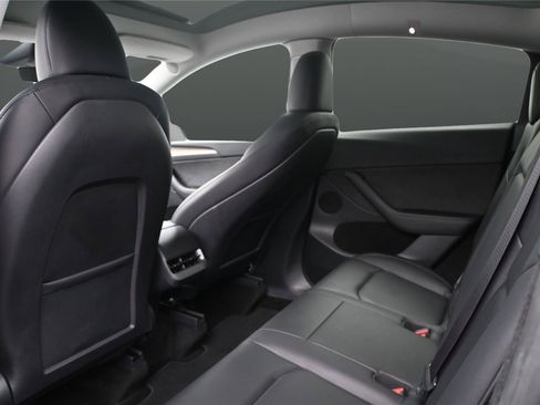Used 2024 Tesla Model Y 2WD image 9