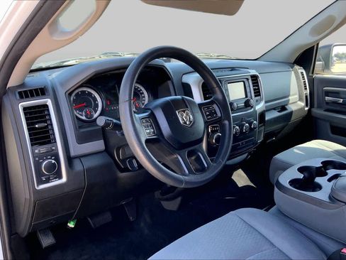 Used 2019 RAM 1500 Classic SLT RWD image 17
