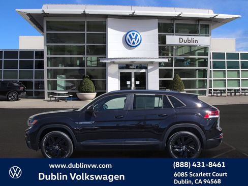 Used 2023 Volkswagen Atlas Cross Sport SE w/ Panoramic Sunroof Package FWD image 7