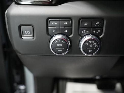 Used 2023 GMC Sierra 1500 AT4 w/ AT4 Premium Package AWD/4WD image 13