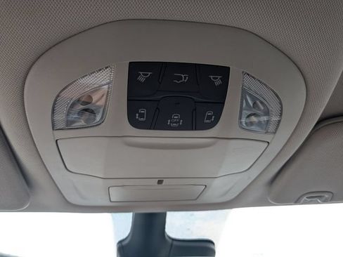 Used 2024 Chrysler Pacifica Touring-L FWD image 27