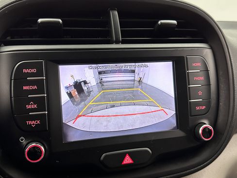 Used 2020 Kia Soul LX FWD image 17
