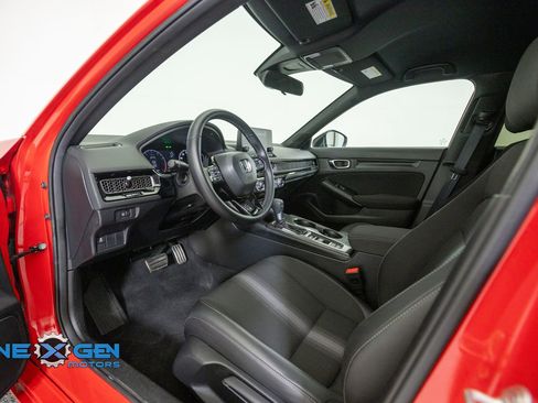 Used 2025 Honda Civic Sport image 10