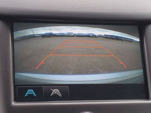 Used 2018 Chevrolet Cruze LT w/ Convenience Package image 27