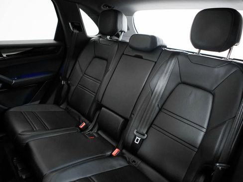 Certified 2023 Porsche Cayenne AWD/4WD image 36