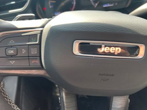 Used 2025 Jeep Grand Cherokee Limited w/ Luxury Tech Group II AWD/4WD image 11