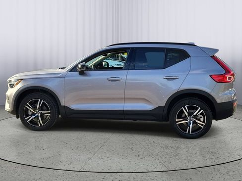 Certified 2026 Volvo XC40 B4 Core FWD image 7