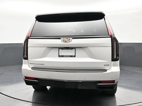 Certified 2024 Cadillac Escalade ESV Sport Platinum w/ Heavy-Duty Trailer Package AWD/4WD image 4
