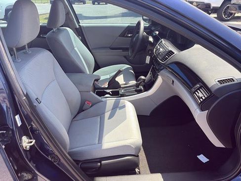 Used 2017 Honda Accord LX image 13