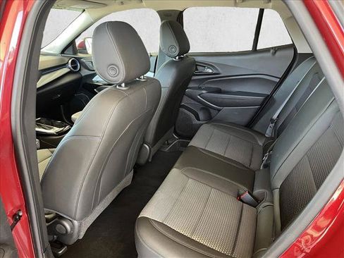 Used 2025 Chevrolet Trax LT FWD image 10