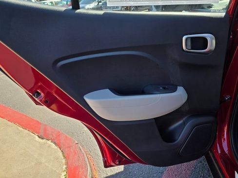 New 2025 Hyundai Venue SEL image 18