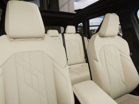 Used 2025 BMW X3 xDrive30i w/ Premium Package image 39