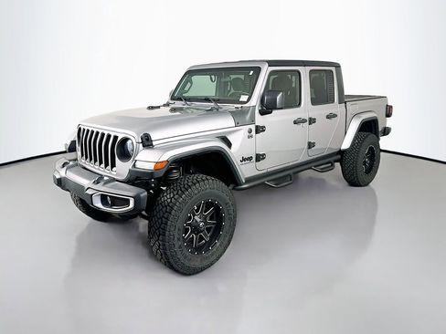 Used 2020 Jeep Gladiator Overland w/ Trailer Tow Package AWD/4WD image 3