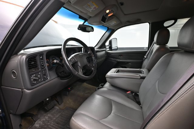 Used 2005 Chevrolet Silverado 2500 LS w/ Heavy-Duty Power Package AWD/4WD image 16
