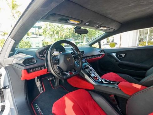 Used 2015 Lamborghini Huracan LP 610-4 AWD/4WD image 3