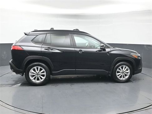 Used 2023 Toyota Corolla Cross LE image 6
