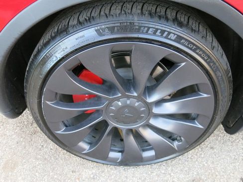 Used 2023 Tesla Model Y Performance image 34