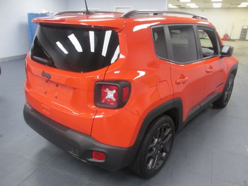 Used 2021 Jeep Renegade Latitude FWD image 5