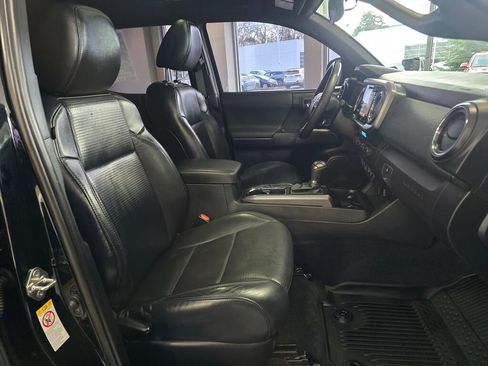 Used 2019 Toyota Tacoma TRD Off-Road image 46