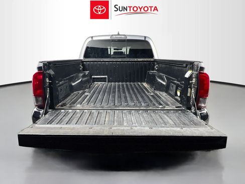 Used 2018 Toyota Tacoma TRD Off-Road AWD/4WD image 33