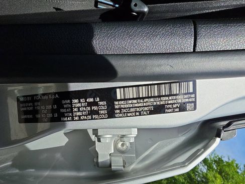 Used 2016 Jeep Renegade Latitude AWD/4WD image 31