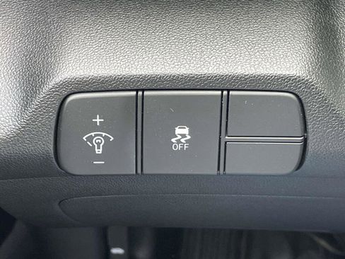 Used 2025 Hyundai Elantra SEL FWD image 29