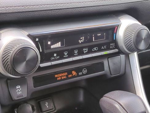 Used 2021 Toyota RAV4 LE image 21