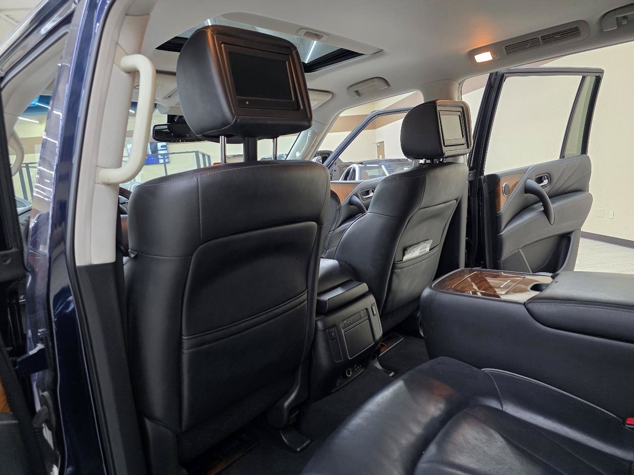 Used 2015 INFINITI QX80 4WD w/ Deluxe Technology Package image 28