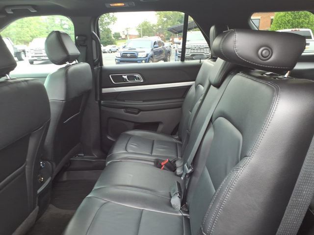 Used 2017 Ford Explorer XLT w/ Equipment Group 202A AWD/4WD image 6